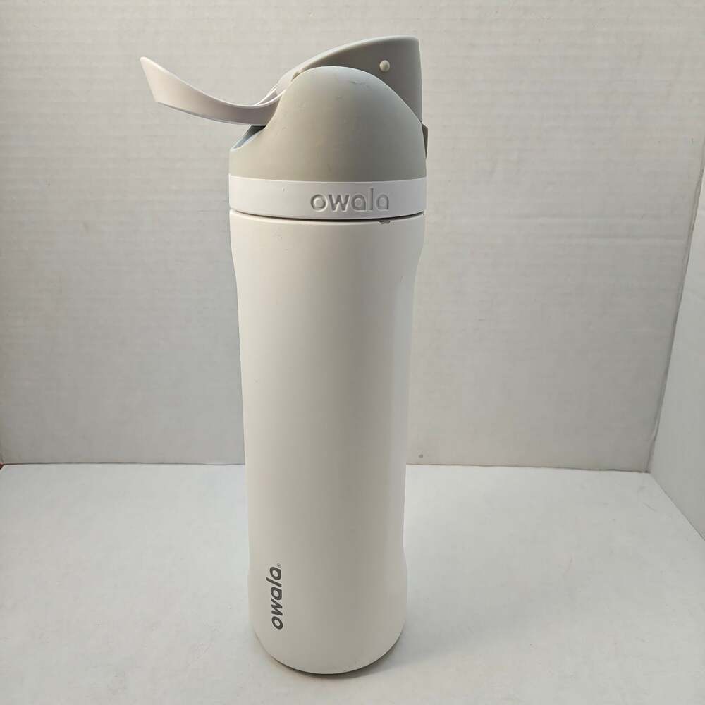 Owala FreeSip 24oz Stainless Steel Insulated Water Bottle Leakproof White